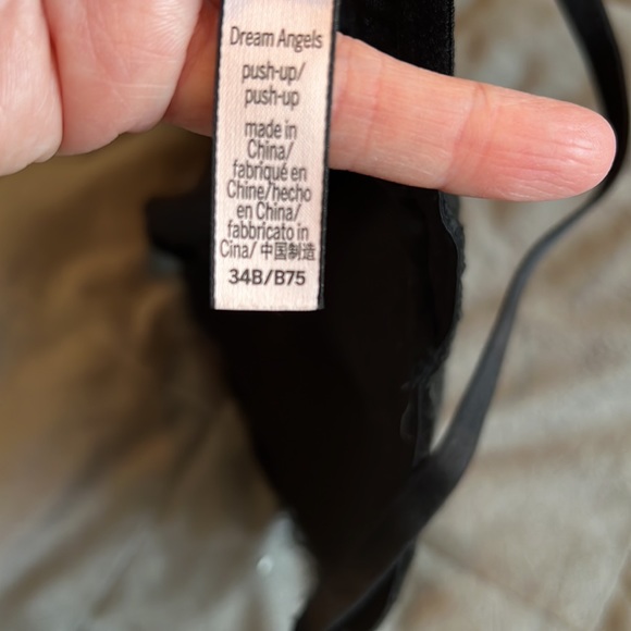 Victoria Secret bra black lace Dream Angels push up. Size 34B - Picture 4 of 4